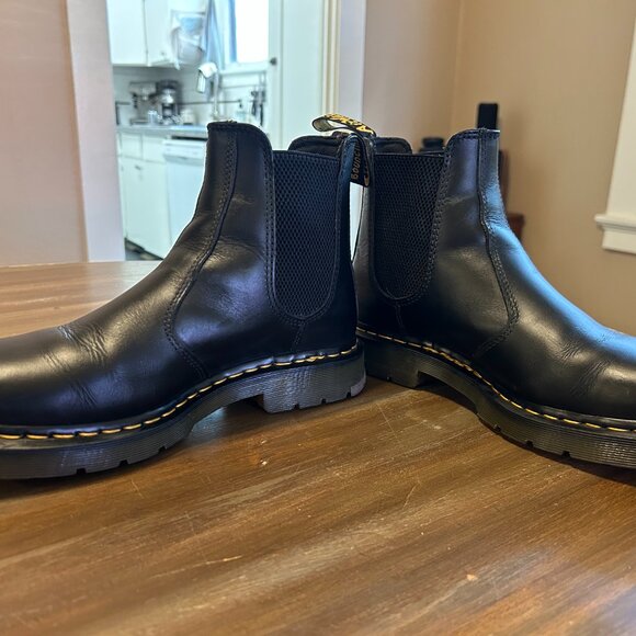 Doc Marten 2976 Slip Resistant Leather Chelsea Boots - Picture 2 of 5